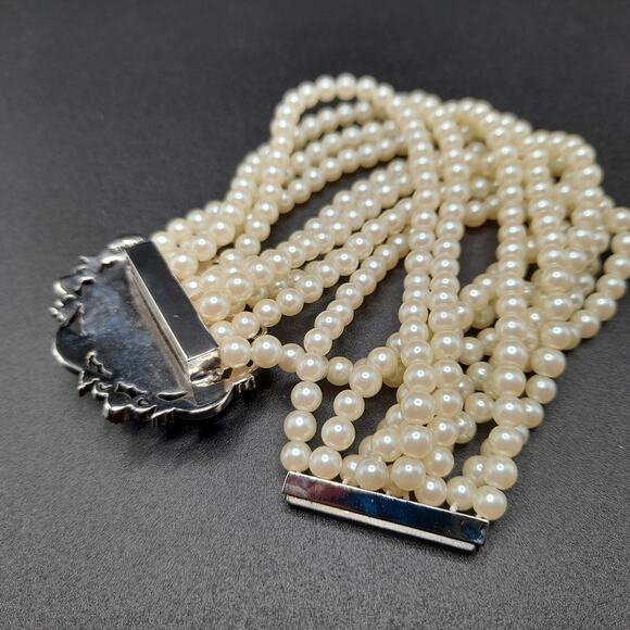 Carolee Cameo Faux Pearl Bracelet, Magnetic Clasp, Glass Cameo Rhinestones - Picture 8 of 11